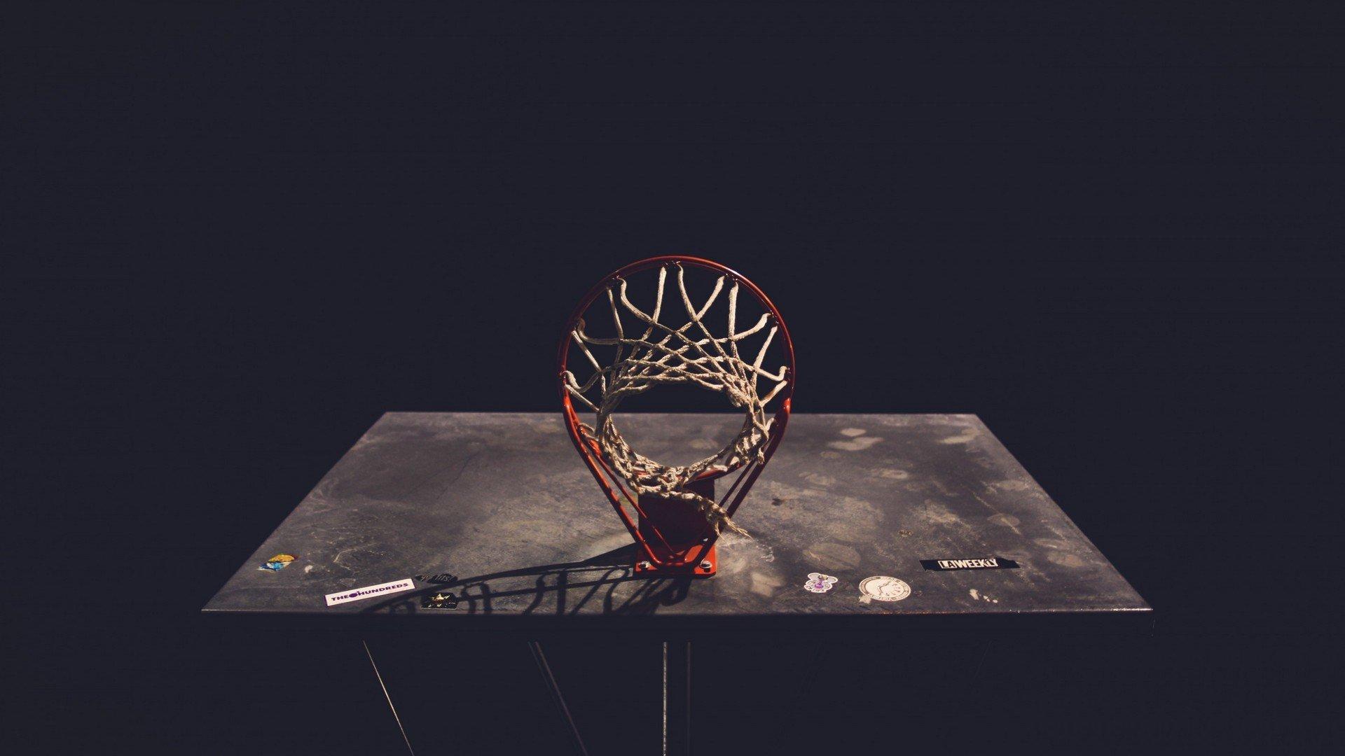 火箭主场变身红色海洋 休斯顿球迷不迟到！